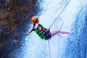 Thử thách thần kinh với đu dây vượt thác - canyon