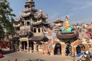 Chùa “mảnh chai”, công trình khảm sành đặc sắc tại Đà Lạt