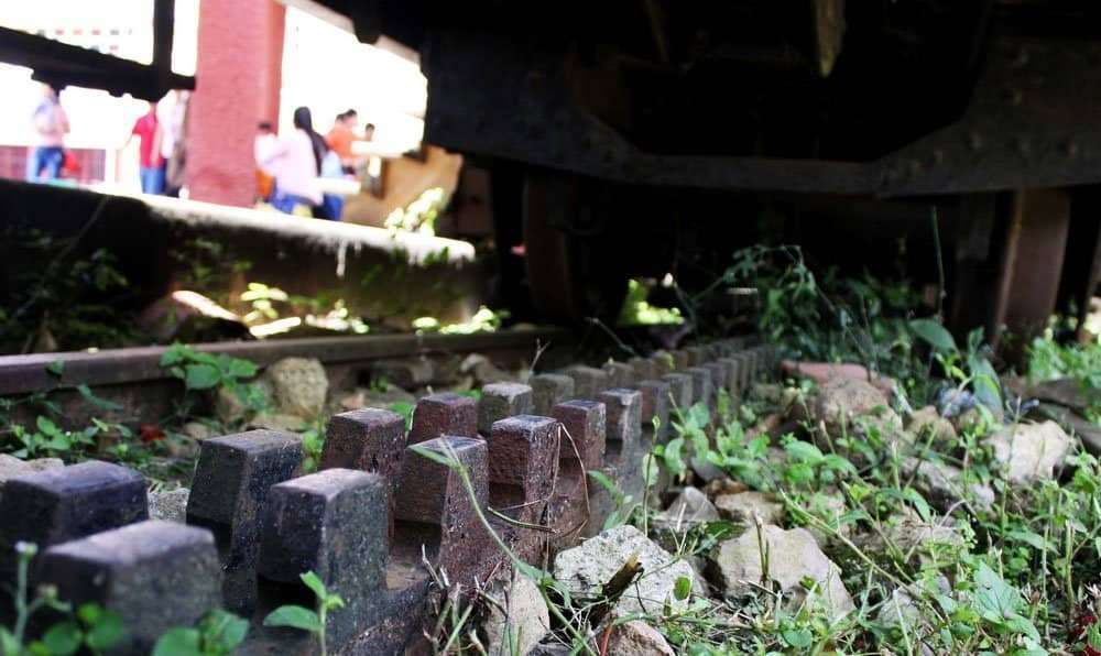 đu d&acirc;y vượt th&aacute;c