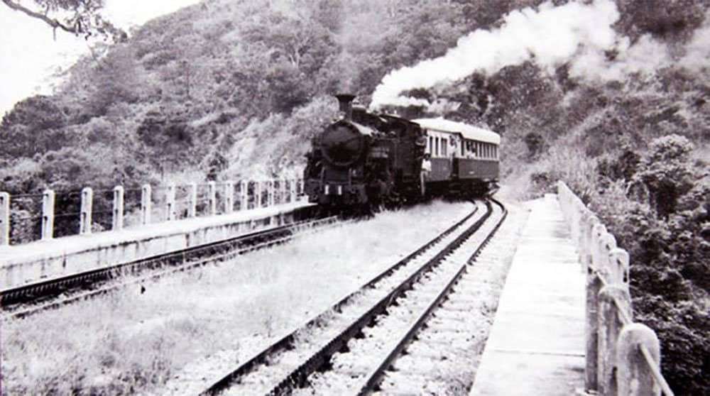 đu d&acirc;y vượt th&aacute;c
