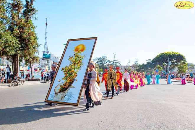 Rước phấn Đ&agrave; Lạt