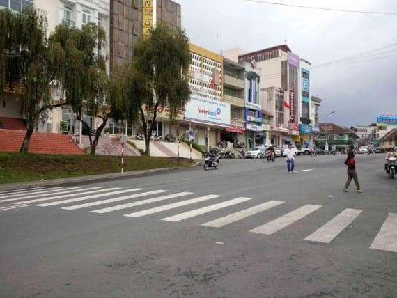 ph&ograve;ng tr&aacute;nh giao th&ocirc;ng ở đ&agrave; lạt