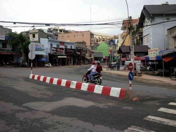 ph&ograve;ng tr&aacute;nh giao th&ocirc;ng đ&agrave; lạt